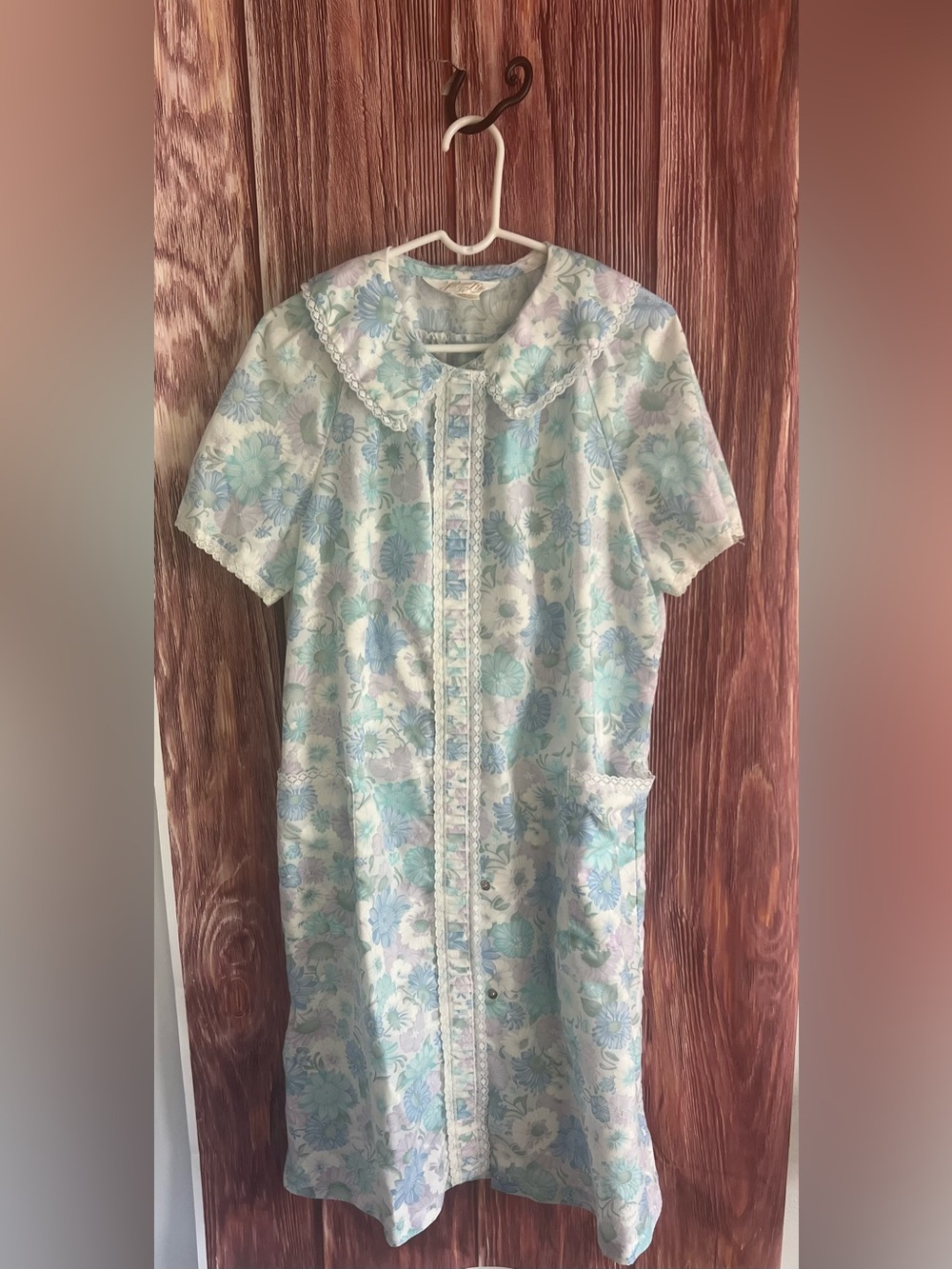 Vintage Leisure Life Floral Button-Front Housecoat in Mint & Pale Blue